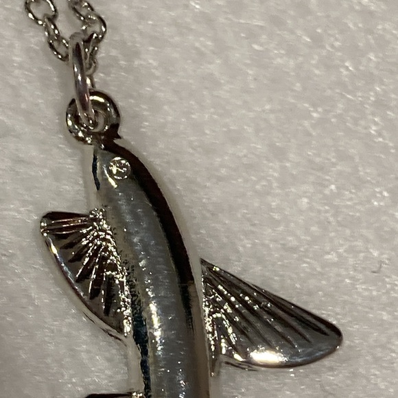 NWOT - Silvertone Flying Fish Necklace & Pendant - Picture 9 of 9